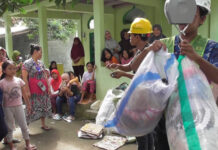 PANEN PERDANA SAMPAH: WARGA SINGOSAREN KELOLA SAMPAH MANDIRI