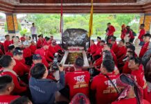 DPC PDI Perjuangan Karanganyar Ziarah Ke Makam Bung Karno