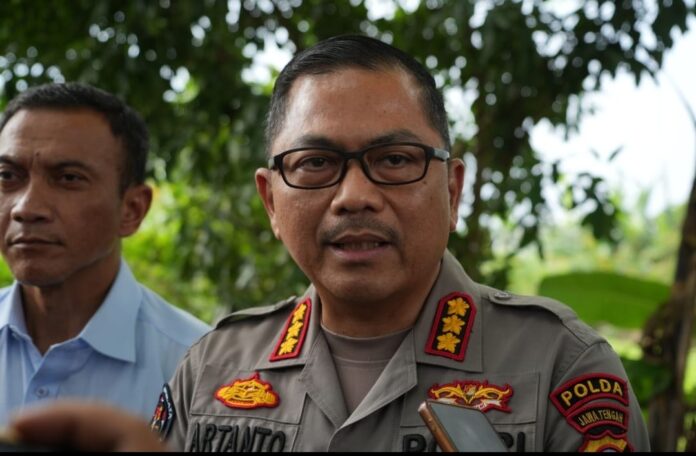 Dirreskrimum Polda Jateng, Kombes Pol Dwi Subagio dan Kabidhumas Polda Jateng Kombes Pol Artanto, saat memberikan keterangan Minggu