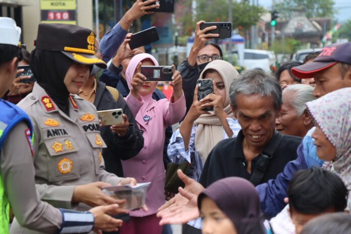 Orang Tertib Dapat Hadiah Takjil, Begini Ceritanya takjil gratis